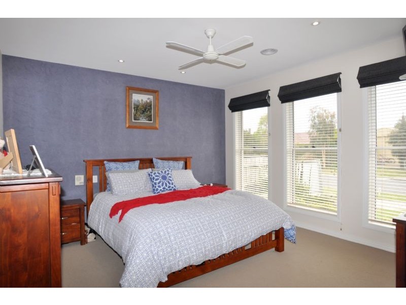 4 Surrey Place, Inverloch VIC 3996