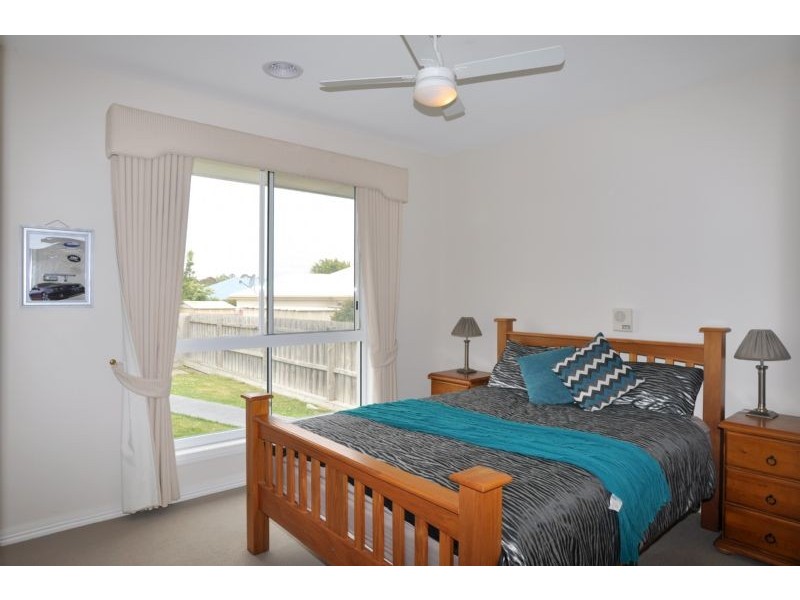 4 Surrey Place, Inverloch VIC 3996