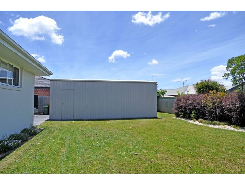 4 Surrey Place, Inverloch VIC 3996