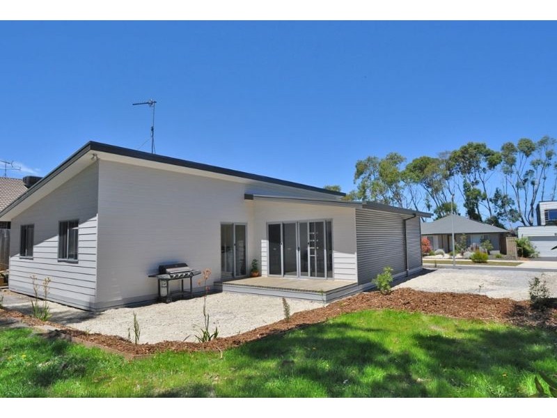 8 Correa Place, Inverloch VIC 3996