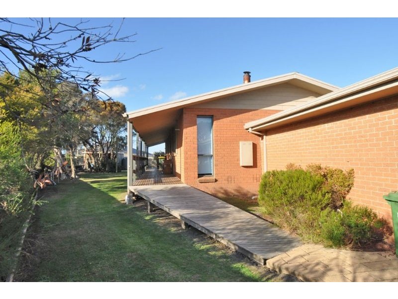 15 Youll Grv, Inverloch VIC 3996