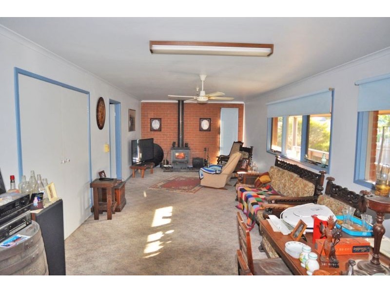 15 Youll Grv, Inverloch VIC 3996