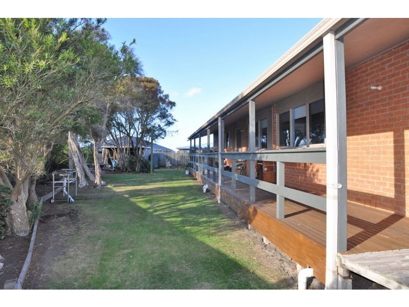 15 Youll Grv, Inverloch VIC 3996