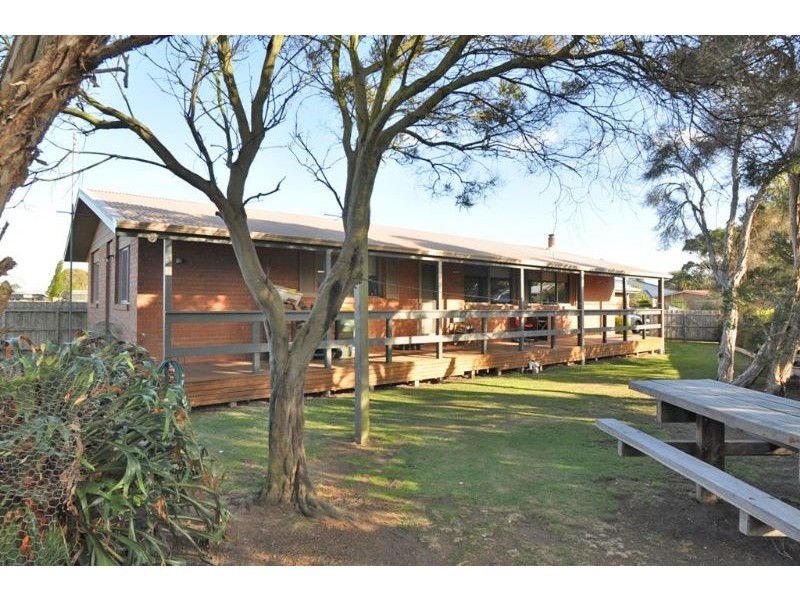 15 Youll Grv, Inverloch VIC 3996