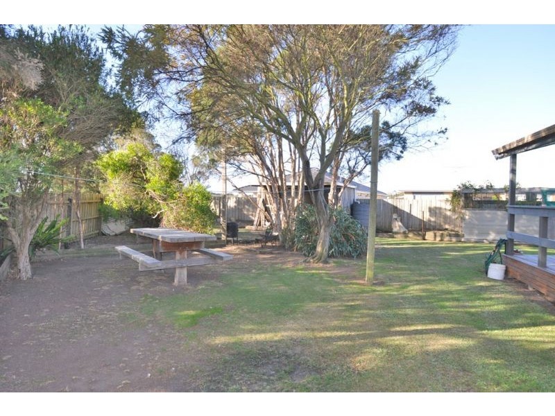 15 Youll Grv, Inverloch VIC 3996