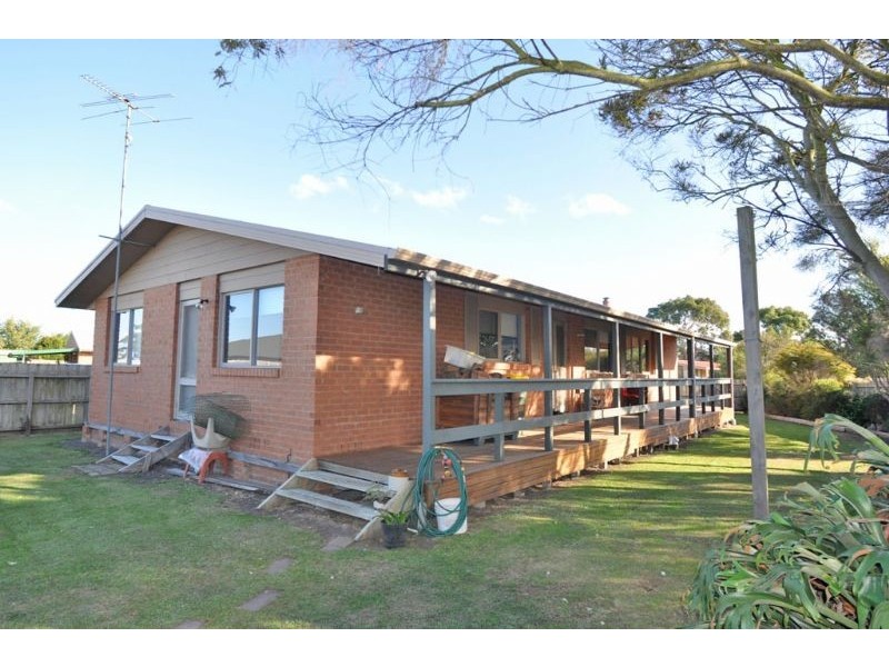 15 Youll Grv, Inverloch VIC 3996