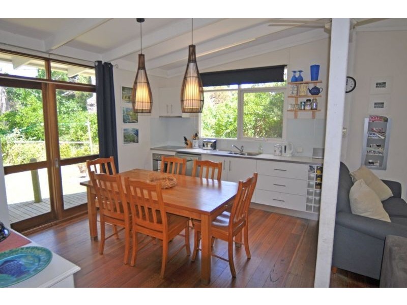 2 LOHR AVE, Inverloch VIC 3996