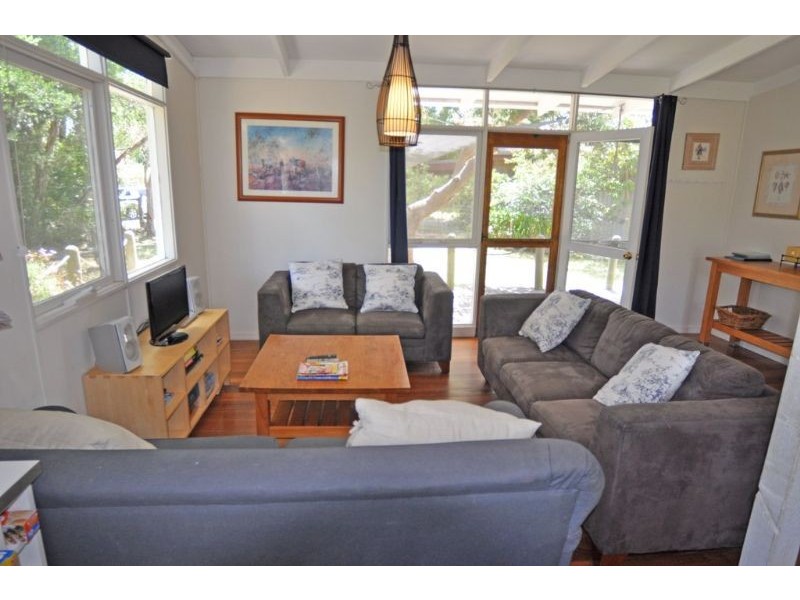 2 LOHR AVE, Inverloch VIC 3996