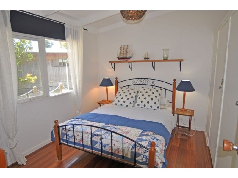 2 LOHR AVE, Inverloch VIC 3996