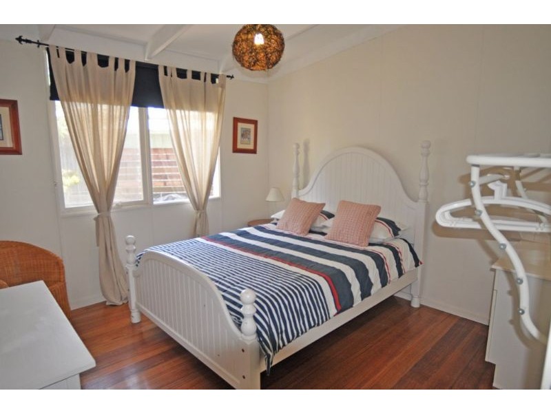 2 LOHR AVE, Inverloch VIC 3996