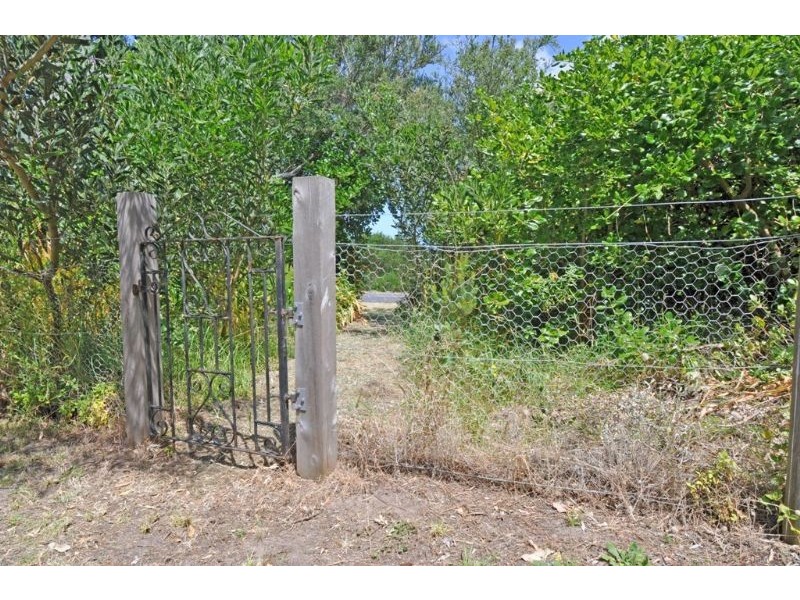 2 LOHR AVE, Inverloch VIC 3996