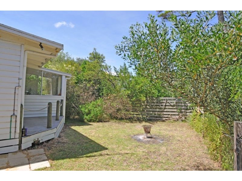 2 LOHR AVE, Inverloch VIC 3996