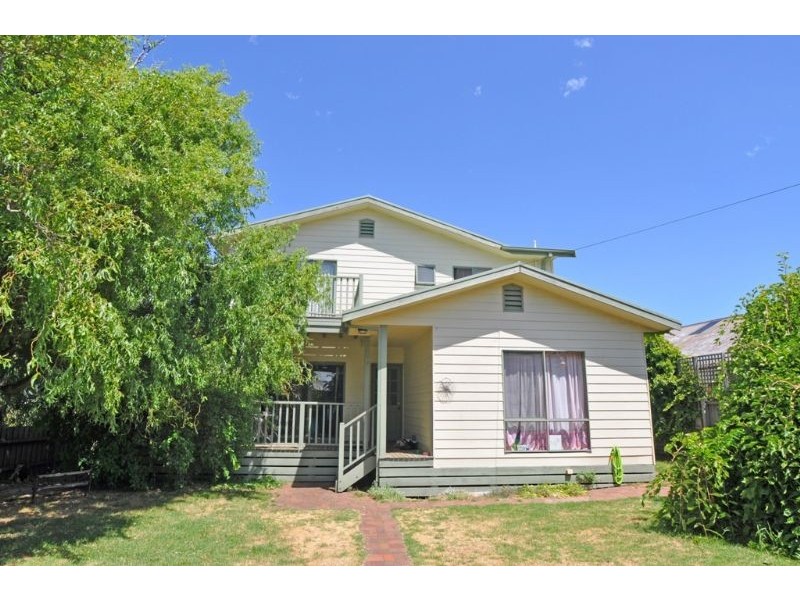8a Beilby Ave, Inverloch VIC 3996