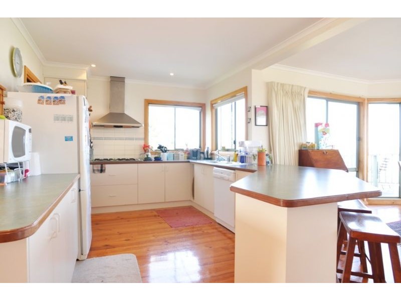 8a Beilby Ave, Inverloch VIC 3996