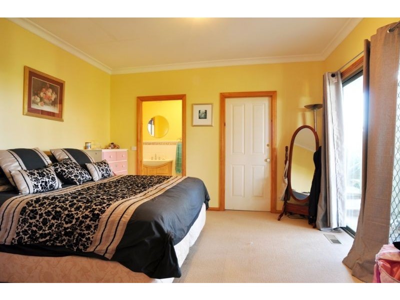 8a Beilby Ave, Inverloch VIC 3996