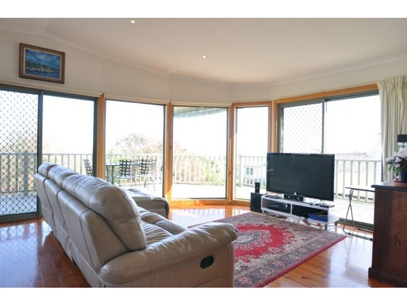 8a Beilby Ave, Inverloch VIC 3996