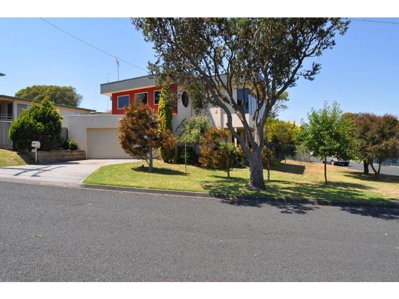 2 Nautilus Road, Inverloch VIC 3996