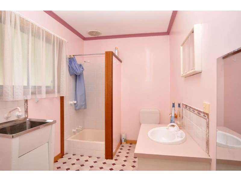 24 Toorak Road, Inverloch VIC 3996