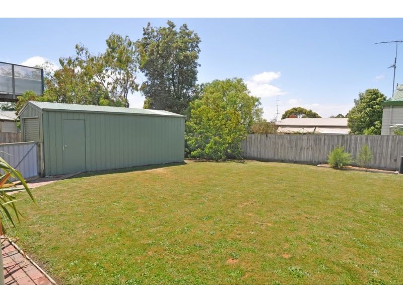 10 Ullathornes Road, Inverloch VIC 3996