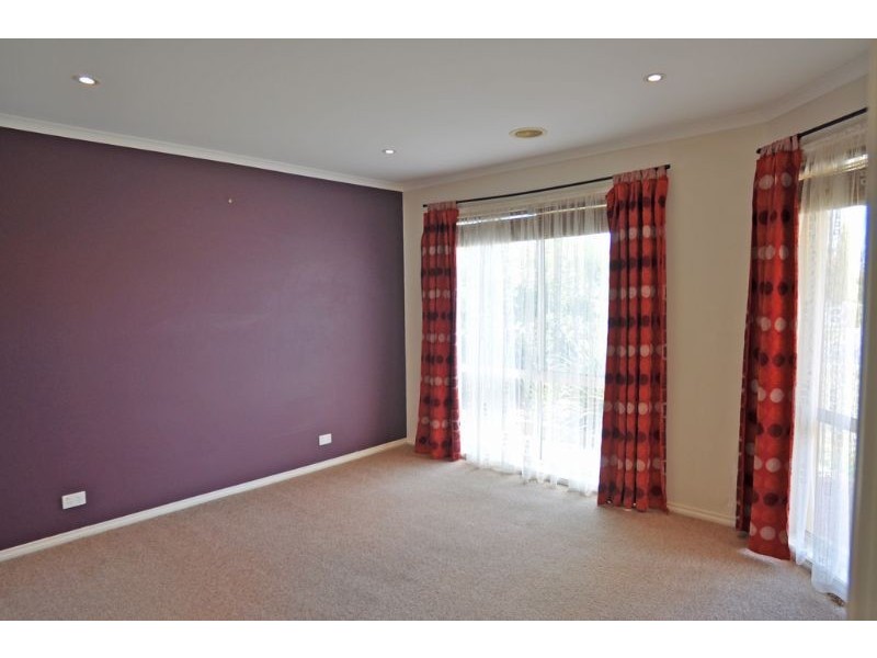 18 Woodland Heath Drive, Inverloch VIC 3996