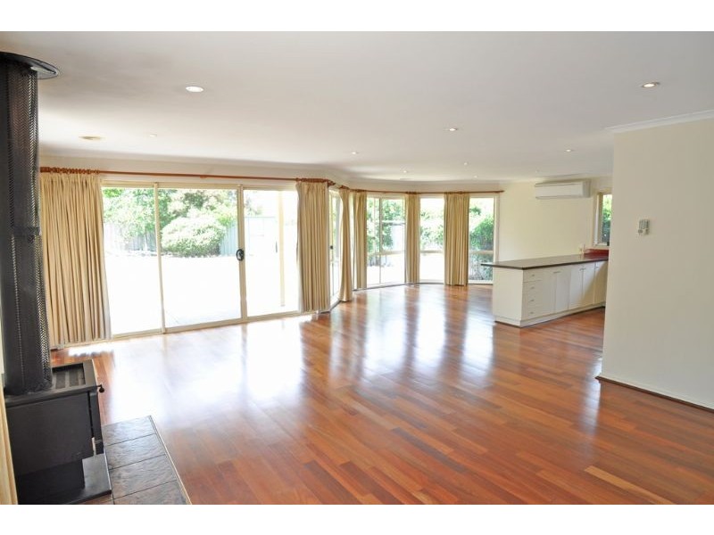 18 Woodland Heath Drive, Inverloch VIC 3996