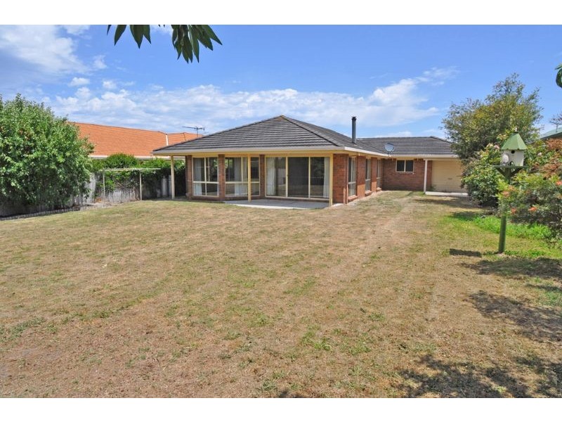 18 Woodland Heath Drive, Inverloch VIC 3996