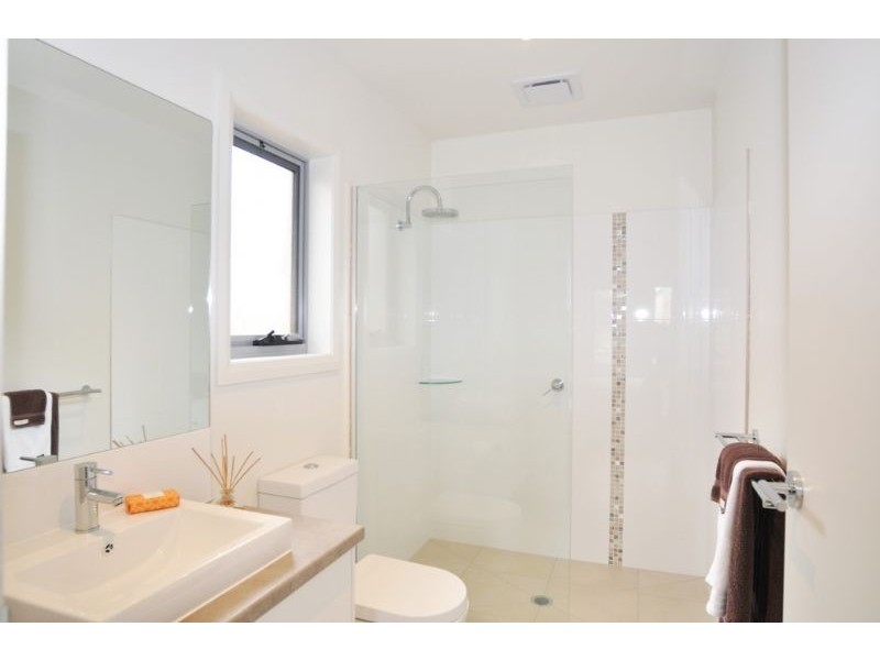 16 Grandview Grv, Inverloch VIC 3996