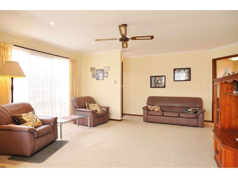 12 Leicester Sq, Inverloch VIC 3996