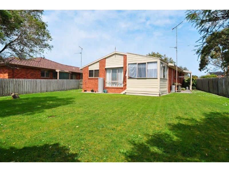 12 Leicester Sq, Inverloch VIC 3996