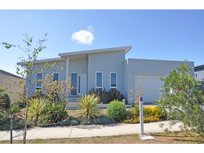 8 Diane Place, Inverloch VIC 3996