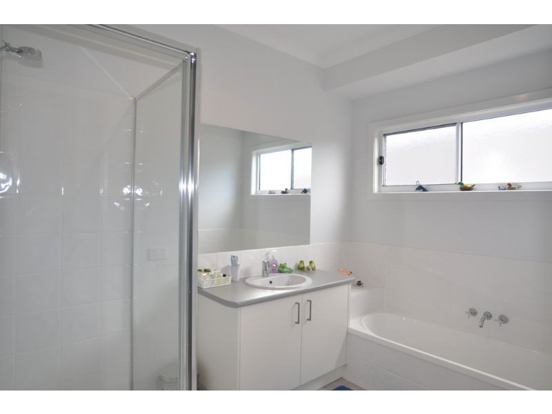 8 Diane Place, Inverloch VIC 3996