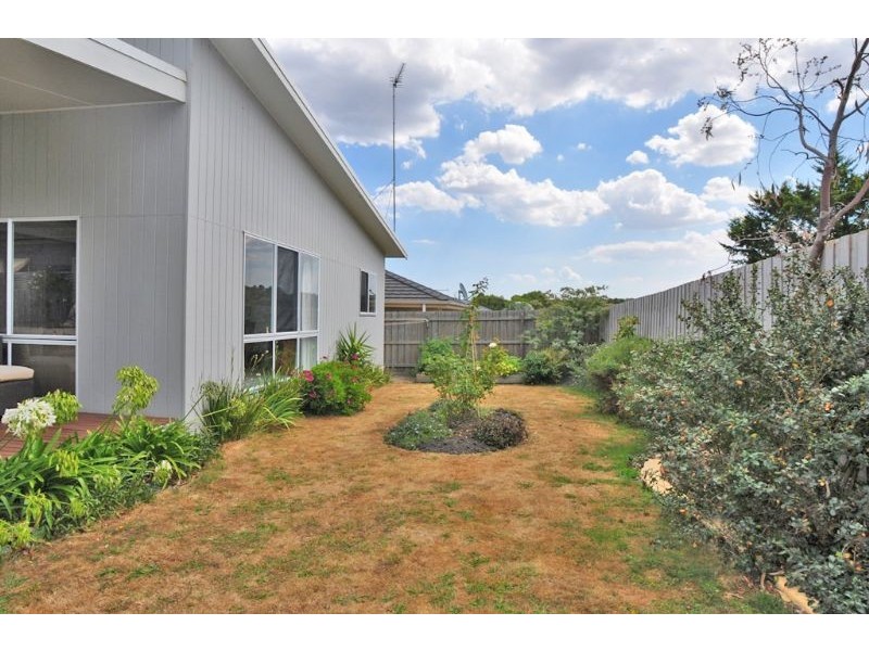 8 Diane Place, Inverloch VIC 3996