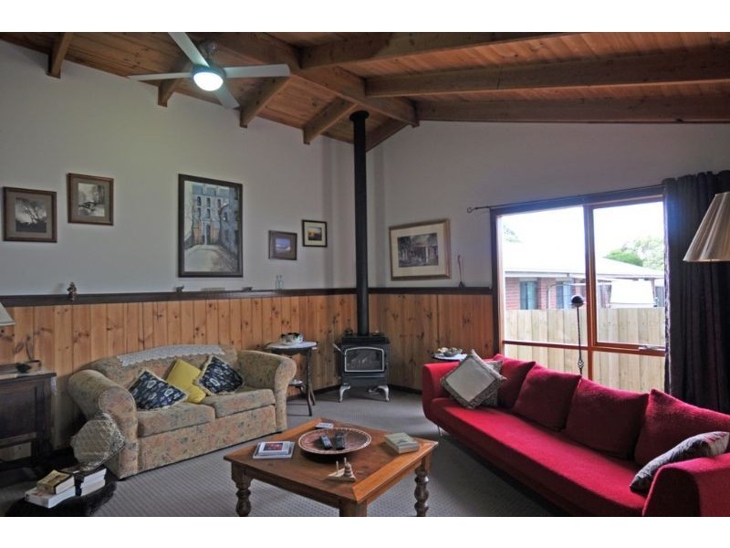 2/11 Wilson Avenue, Inverloch VIC 3996