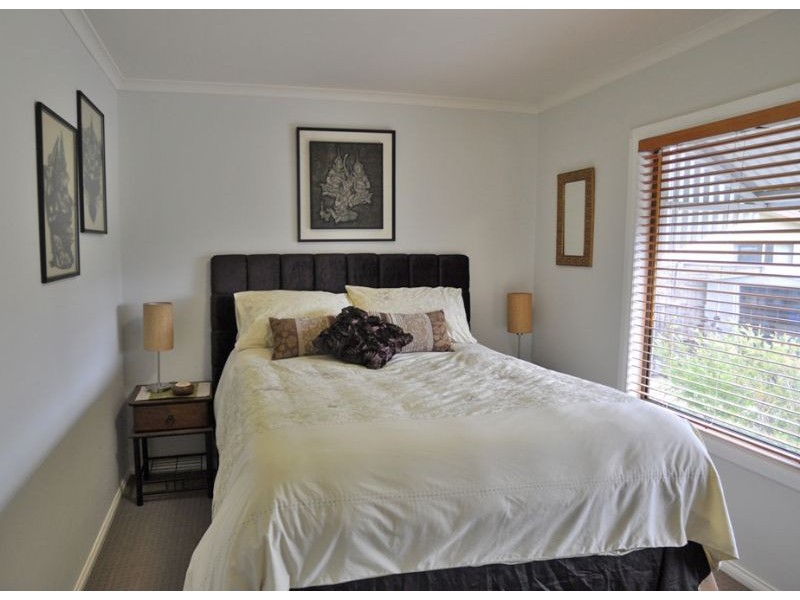 2/11 Wilson Avenue, Inverloch VIC 3996