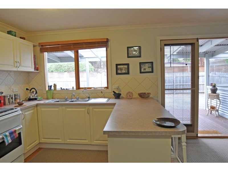 2/11 Wilson Avenue, Inverloch VIC 3996