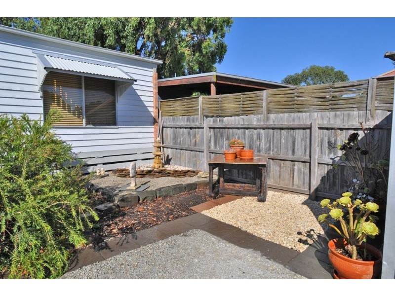 2/11 Wilson Avenue, Inverloch VIC 3996