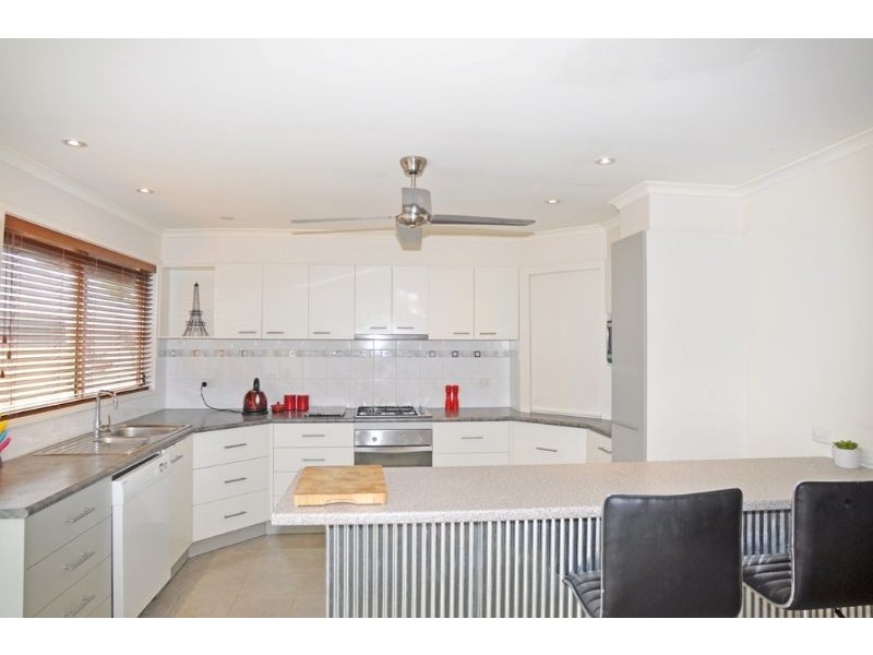 17 Nation Crt, Inverloch VIC 3996