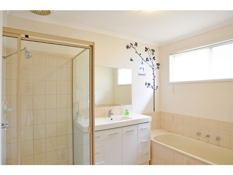 17 Nation Crt, Inverloch VIC 3996