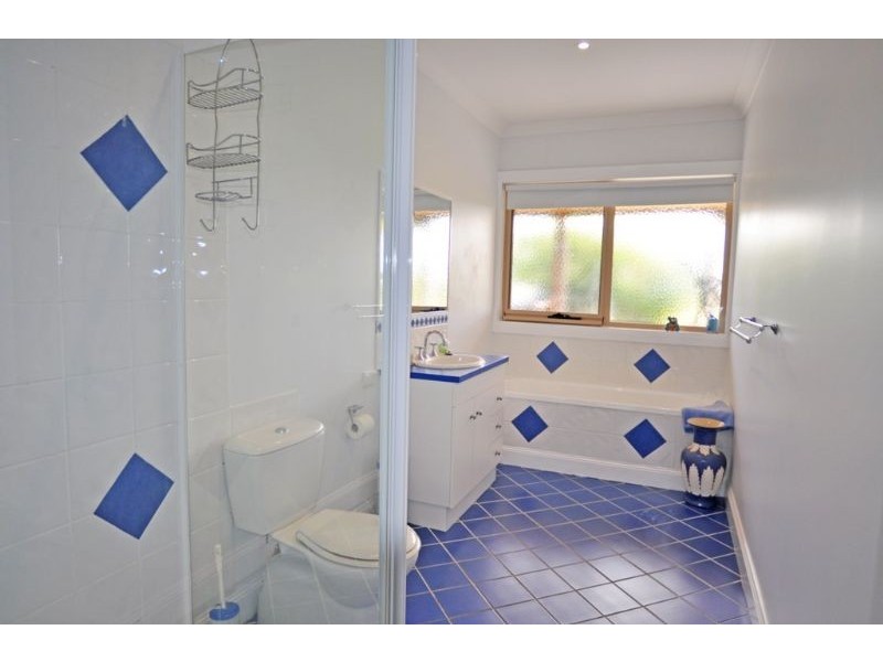 2 COOPER LANE, Inverloch VIC 3996
