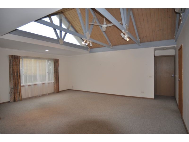 1/3 Scarborough Street, Inverloch VIC 3996