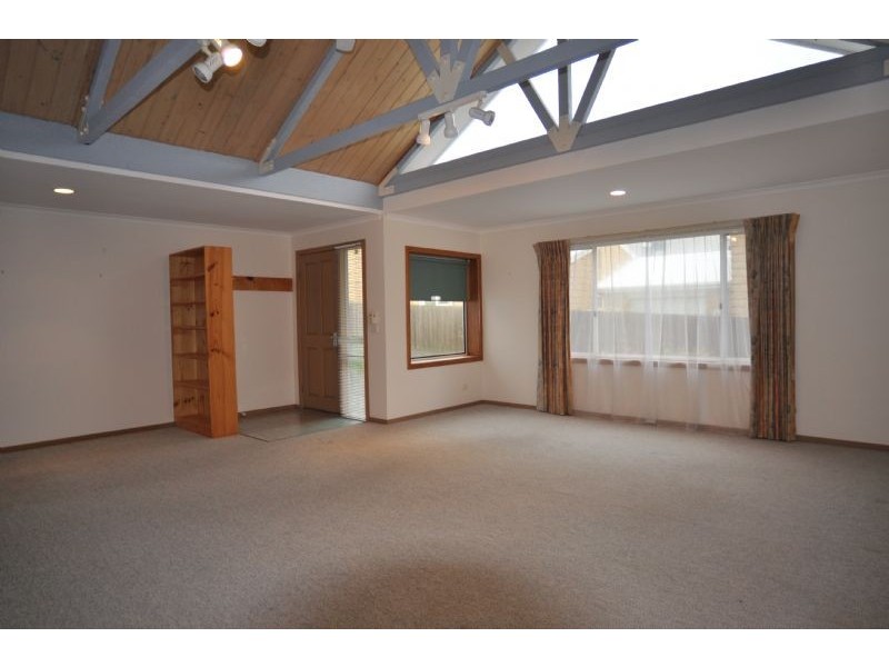 1/3 Scarborough Street, Inverloch VIC 3996