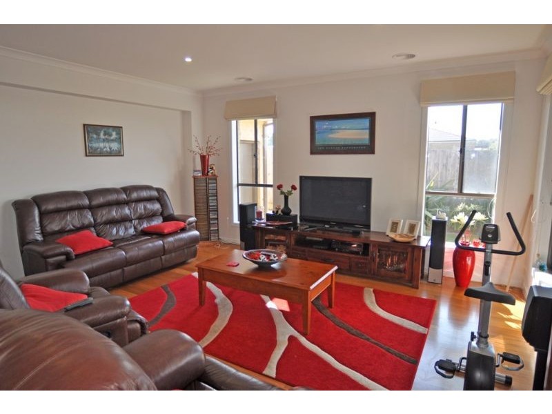 18 Surrey Plc, Inverloch VIC 3996