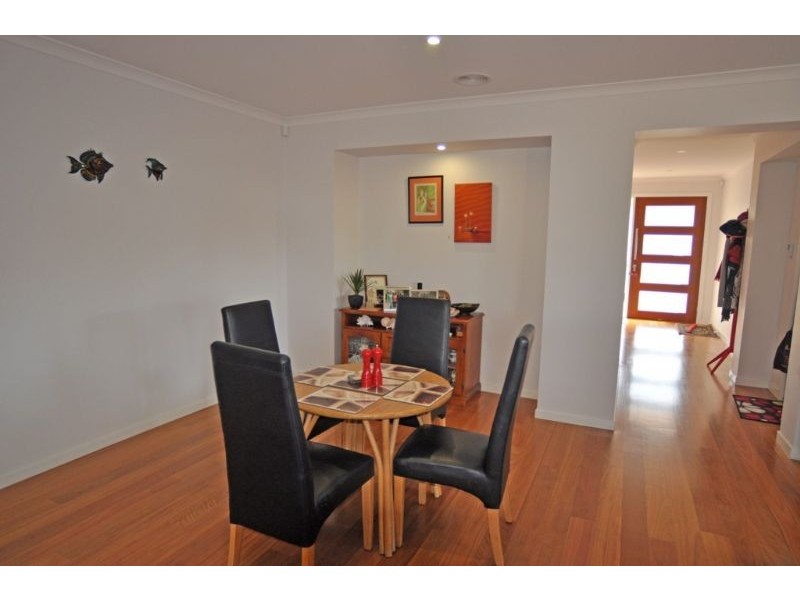 18 Surrey Plc, Inverloch VIC 3996