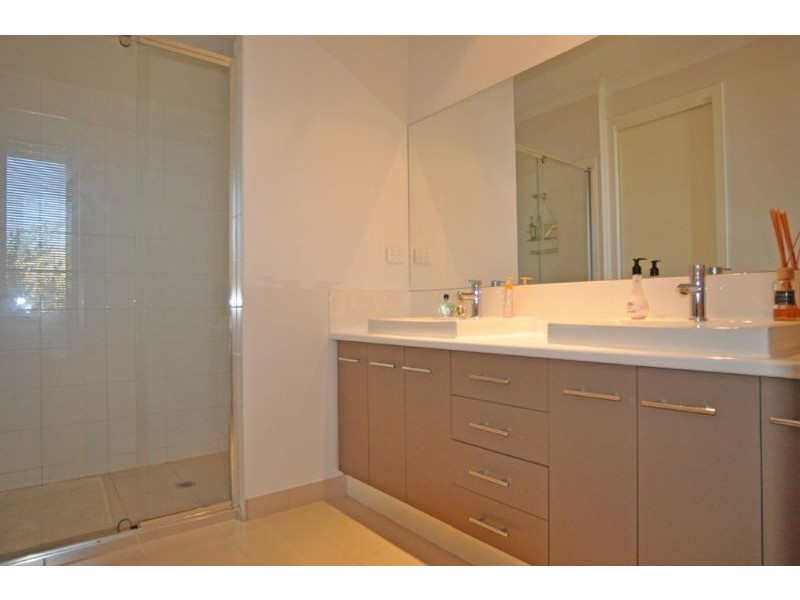 18 Surrey Plc, Inverloch VIC 3996