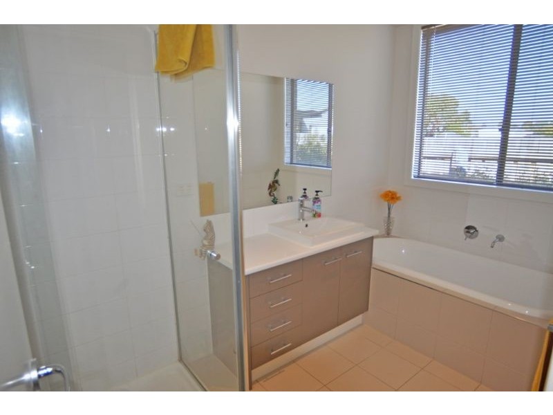 18 Surrey Plc, Inverloch VIC 3996