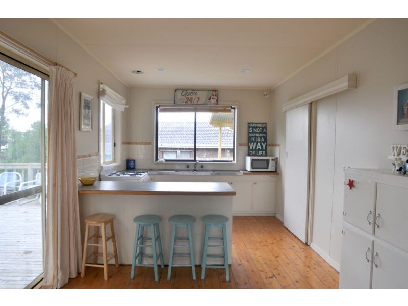 6 Bayview Avenue, Inverloch VIC 3996