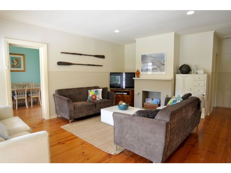 6 Bayview Avenue, Inverloch VIC 3996