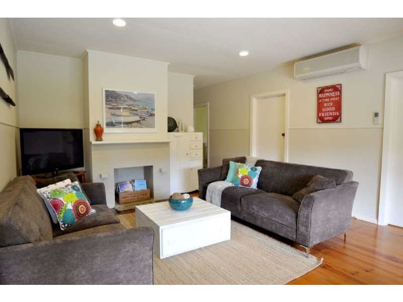 6 Bayview Avenue, Inverloch VIC 3996