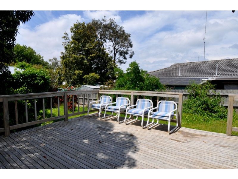 6 Bayview Avenue, Inverloch VIC 3996