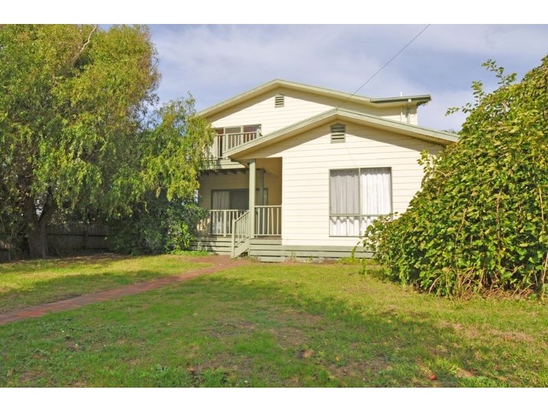 8a Beilby Ave, Inverloch VIC 3996